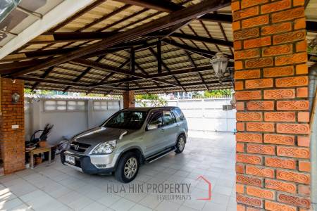 Exquisite Luxury Living: Spacious Villa in Naebkehad Village, in the Heart of Hua Hin City