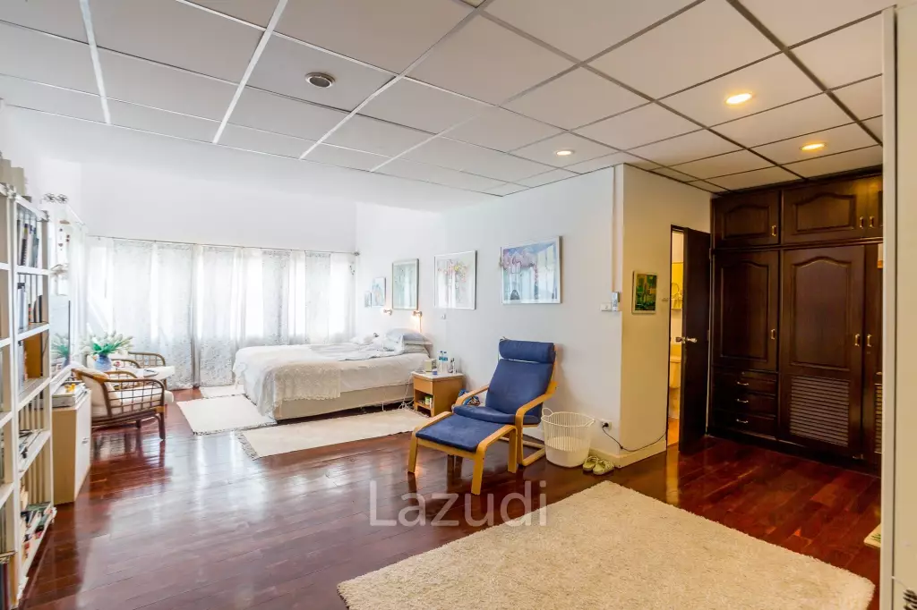 Exquisite Luxury Living: Spacious Villa in Naebkehad Village, in the Heart of Hua Hin City