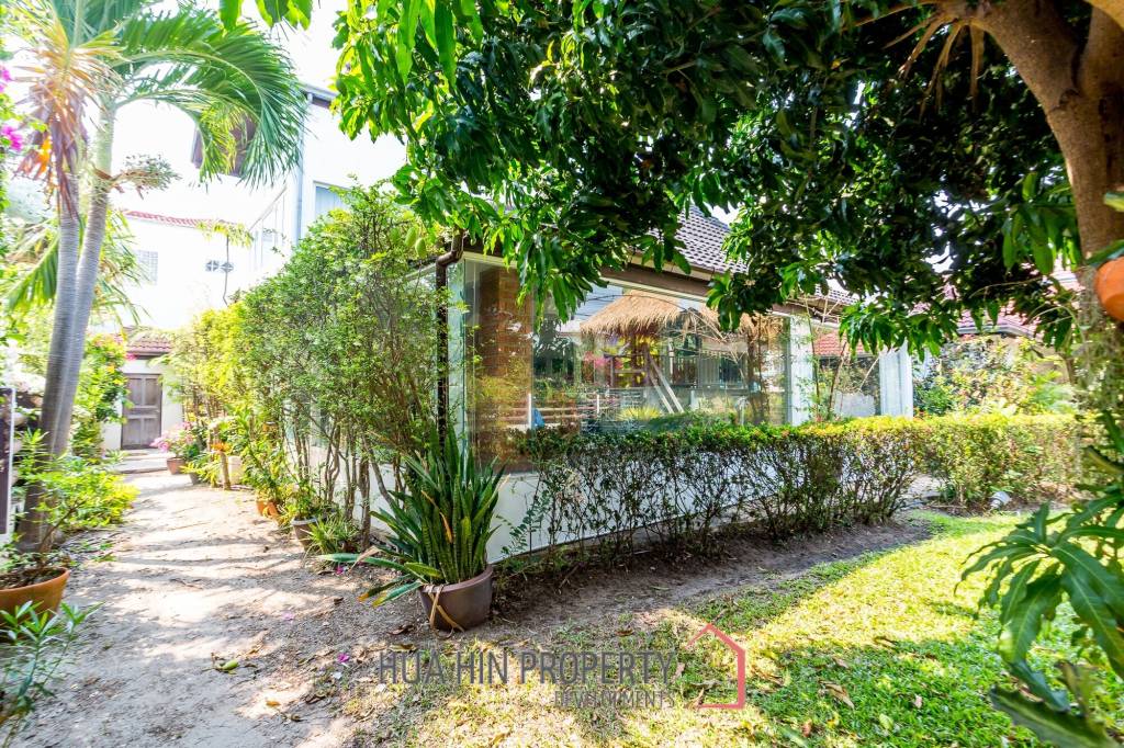 Exquisite Luxury Living: Spacious Villa in Naebkehad Village, in the Heart of Hua Hin City