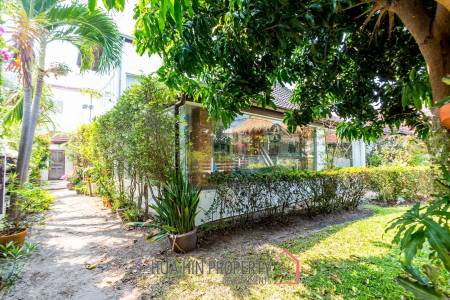 Exquisite Luxury Living: Spacious Villa in Naebkehad Village, in the Heart of Hua Hin City