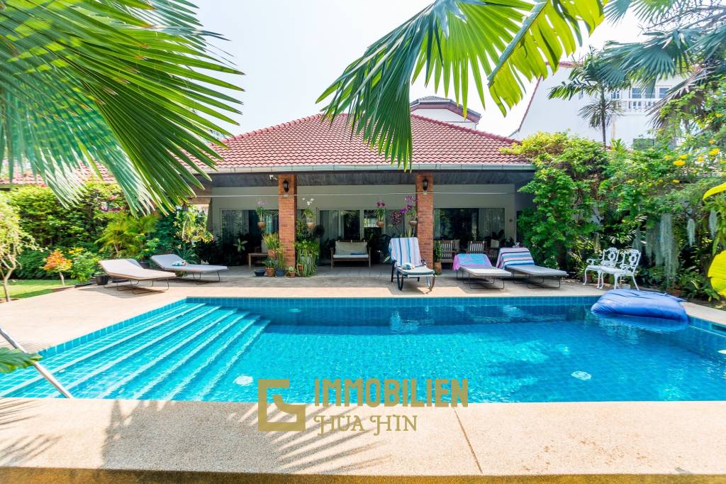 Exquisites Luxus-Wohnen: Großzügige Villa im Naebkehad Village, im Herzen von Hua Hin