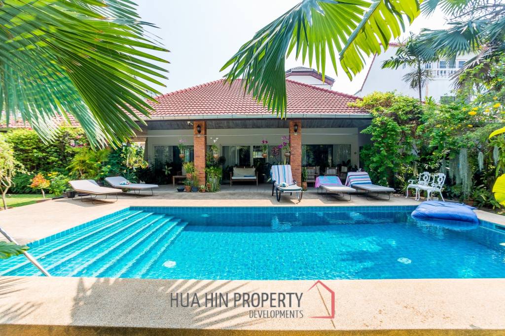 Exquisite Luxury Living: Spacious Villa in Naebkehad Village, in the Heart of Hua Hin City