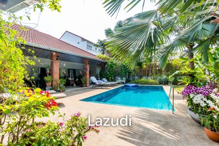 Exquisite Luxury Living: Spacious Villa in Naebkehad Village, in the Heart of Hua Hin City