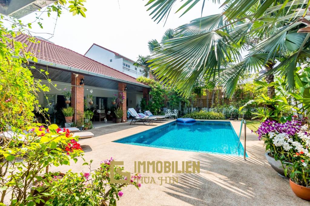 Exquisites Luxus-Wohnen: Großzügige Villa im Naebkehad Village, im Herzen von Hua Hin