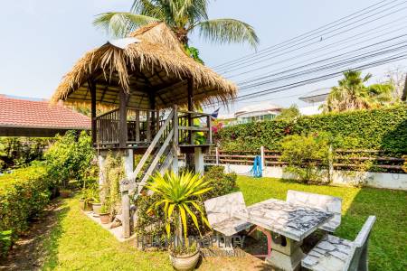 Exquisite Luxury Living: Spacious Villa in Naebkehad Village, in the Heart of Hua Hin City