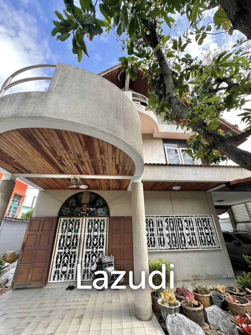 4 Bed 5 Bath 400 SQ.M House in Sathorn-Narathiwas
