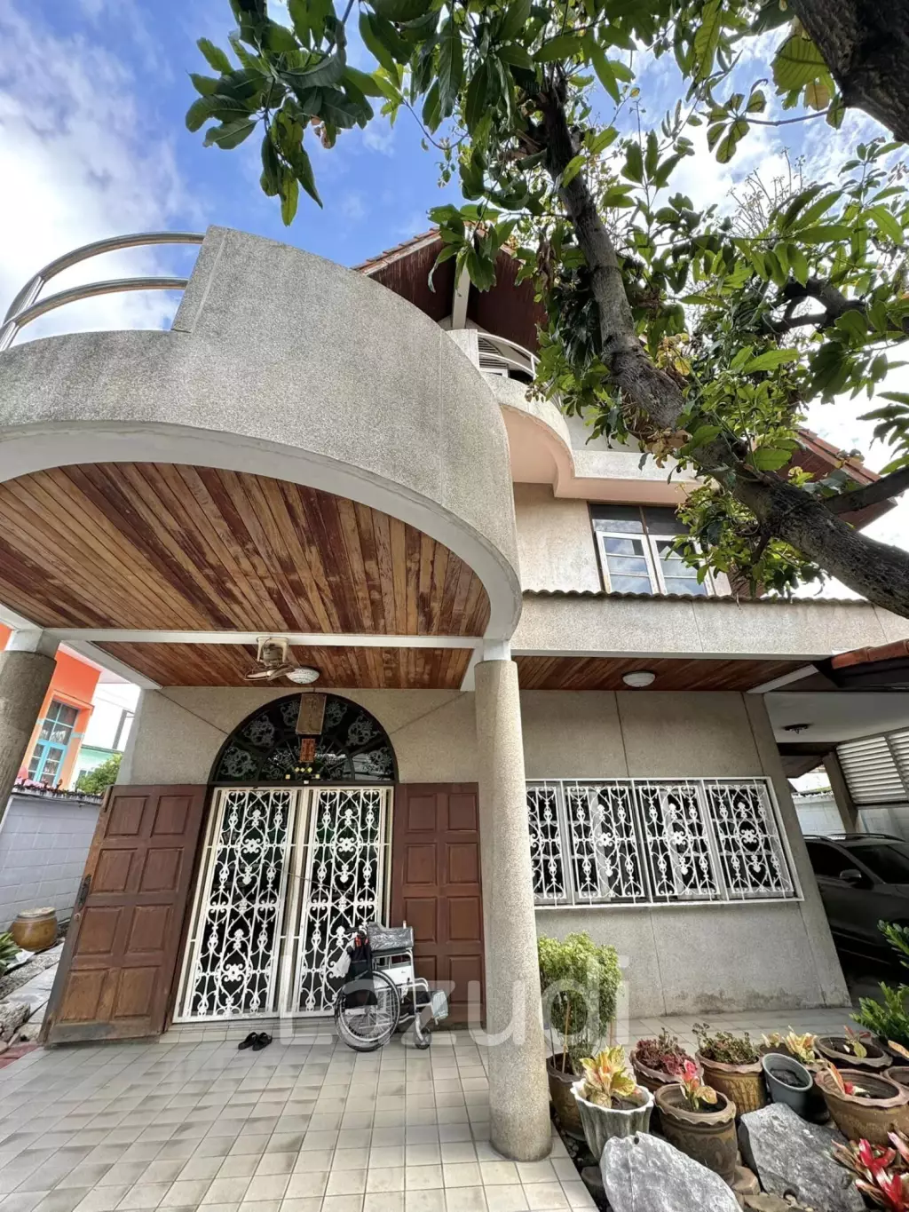4 Bed 5 Bath 400 SQ.M House in Sathorn-Narathiwas