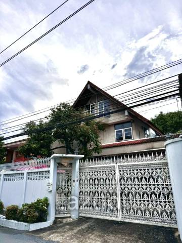 4 Bed 5 Bath 400 SQ.M House in Sathorn-Narathiwas