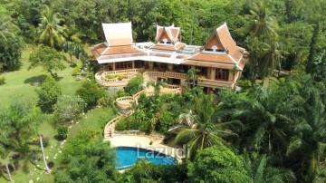 Magnificent 7 Bedroom Villa with Mountain Views
