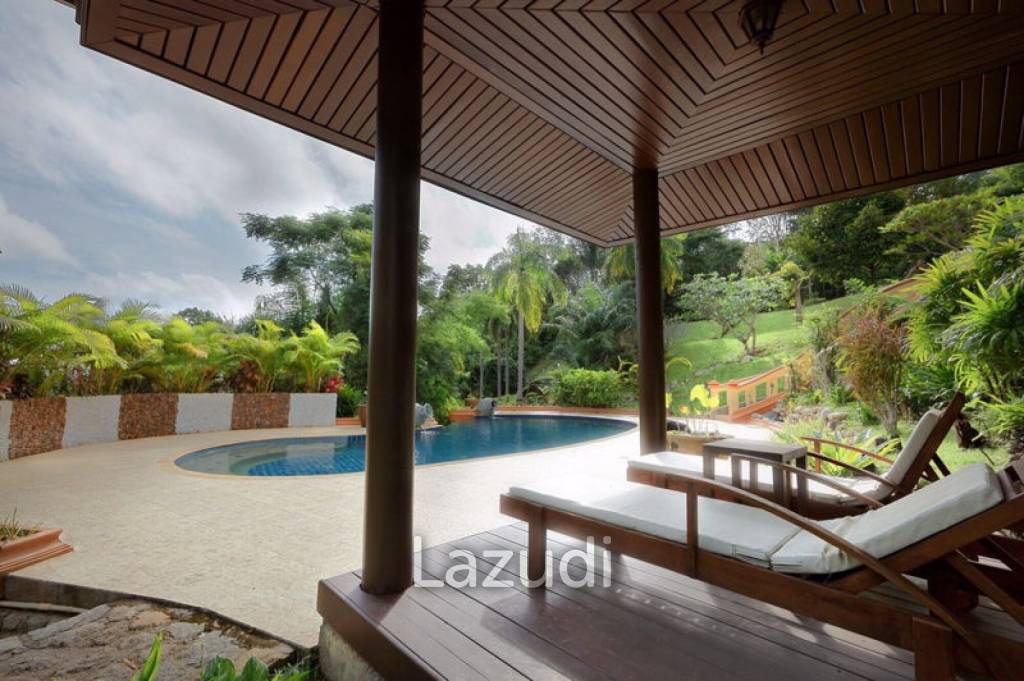 Magnificent 7 Bedroom Villa with Mountain Views