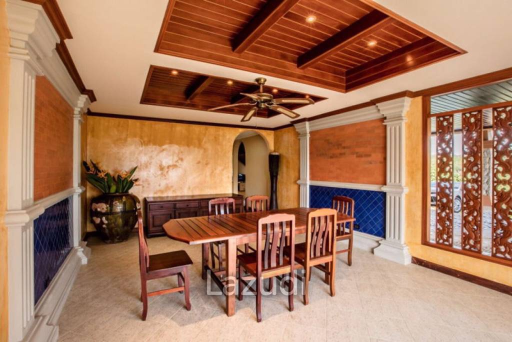 Magnificent 7 Bedroom Villa with Mountain Views