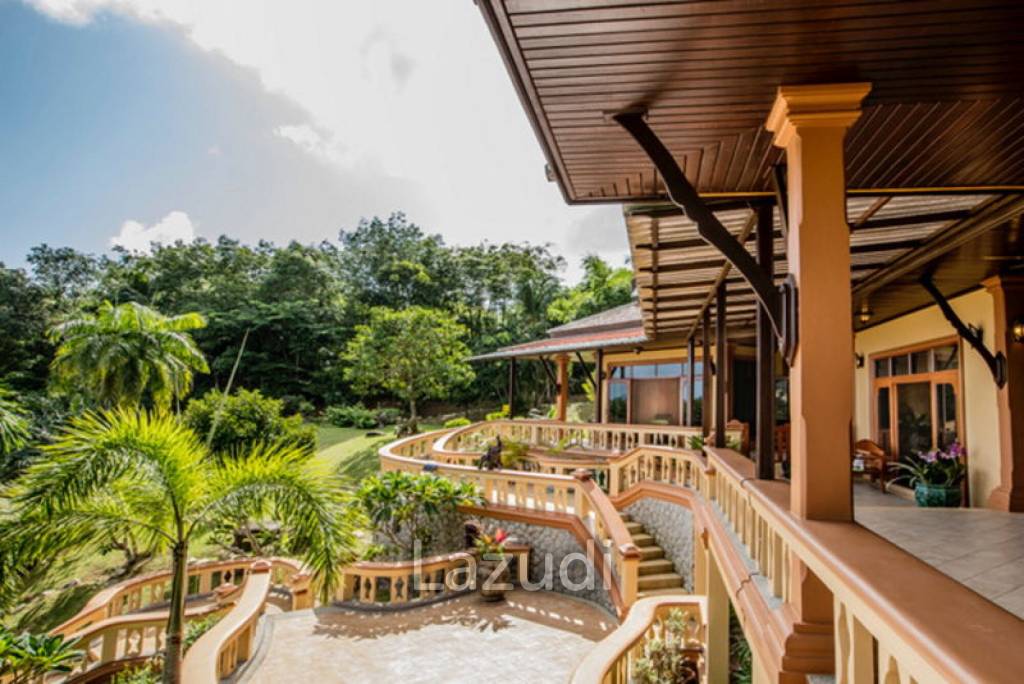 Magnificent 7 Bedroom Villa with Mountain Views