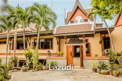 Magnificent 7 Bedroom Villa with Mountain Views