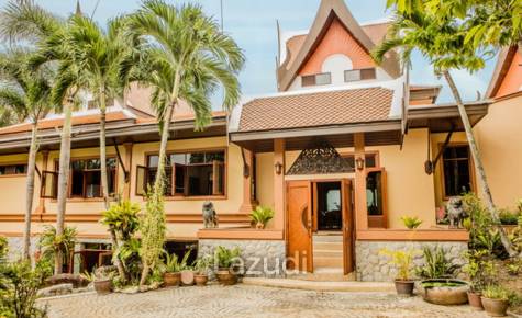Magnificent 7 Bedroom Villa with Mountain Views