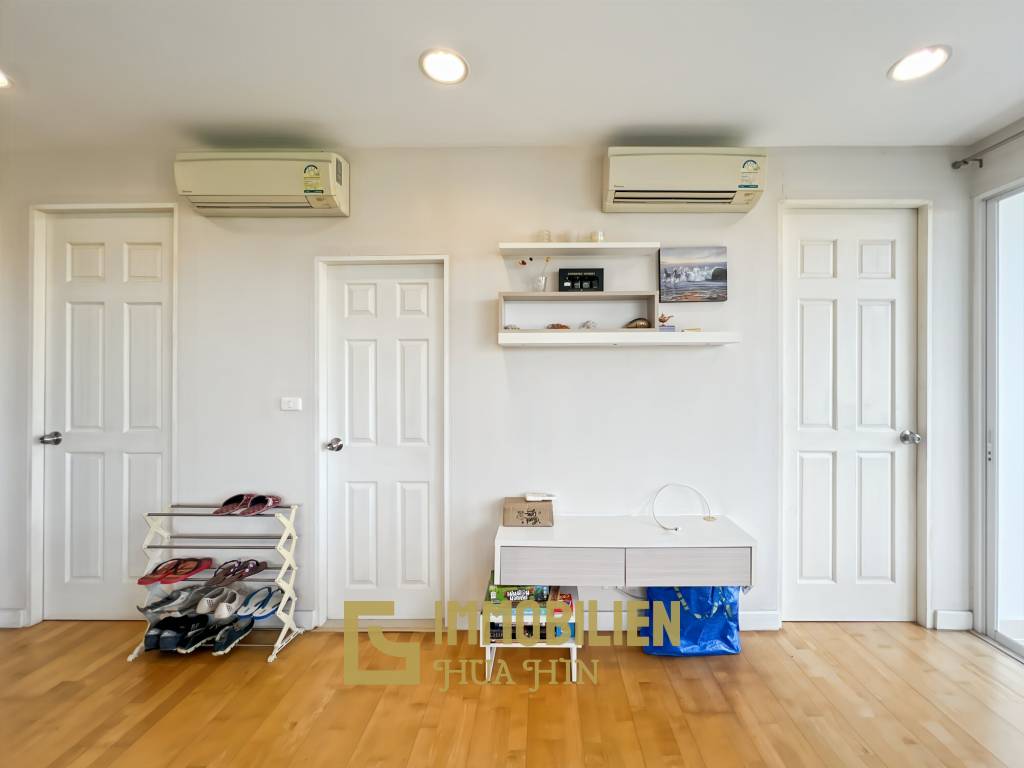 Charming 2-Bedroom Condo for Sale in Boathouse Hua Hin!