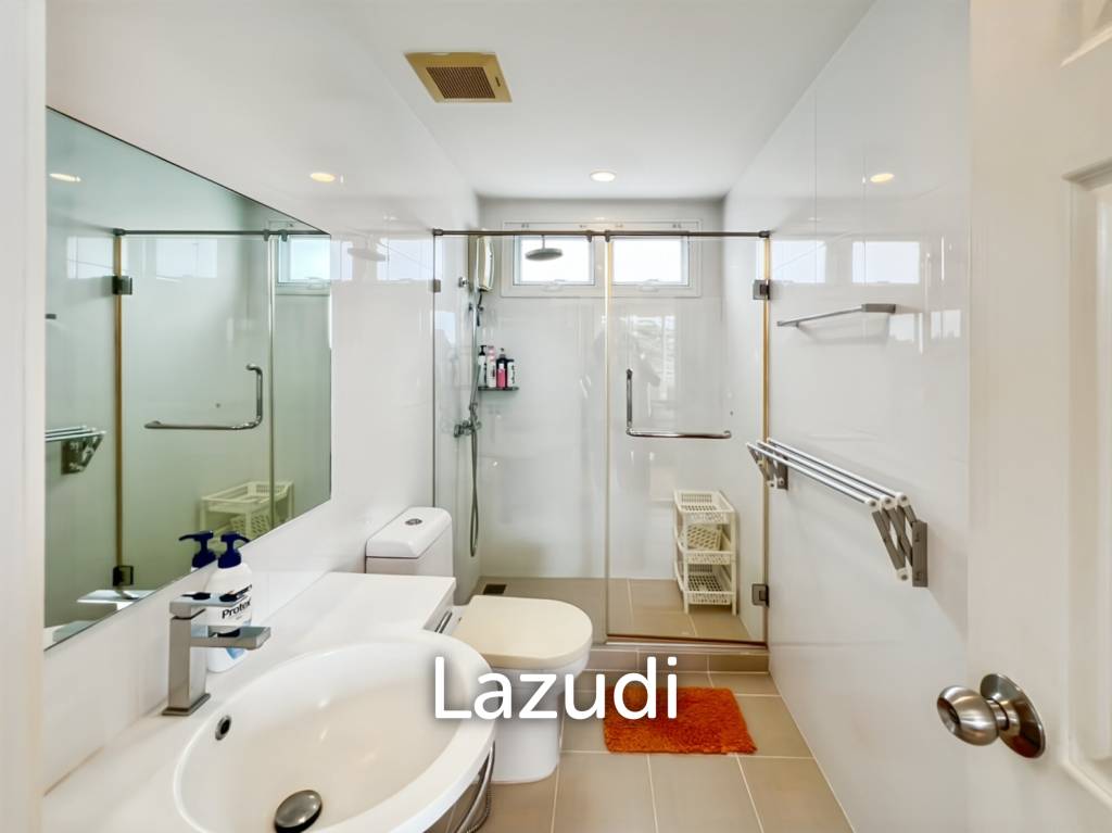 Charming 2-Bedroom Condo for Sale in Boathouse Hua Hin!