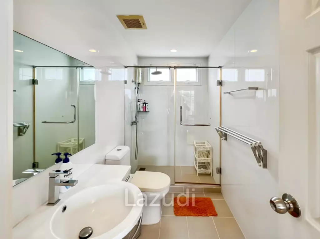 Charming 2-Bedroom Condo for Sale in Boathouse Hua Hin!