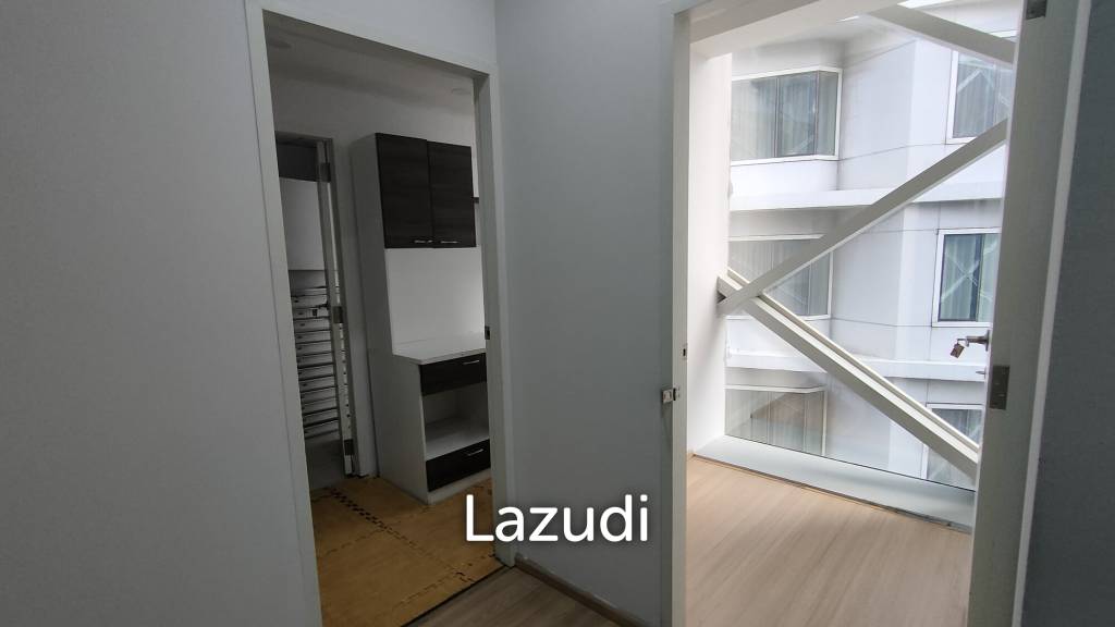 Partially Fitted Office Space for rent in Asoke