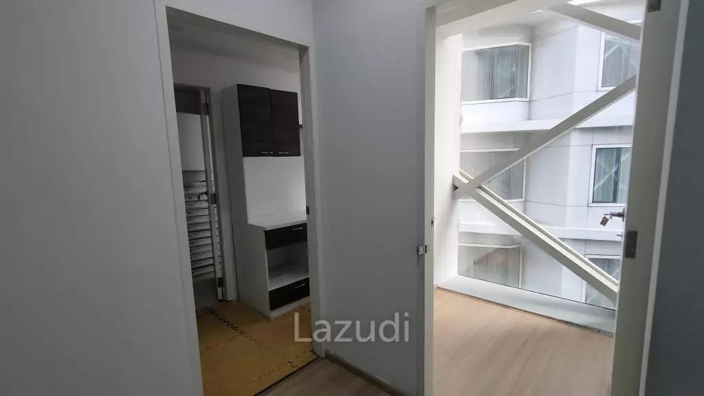 Partially Fitted Office Space for rent in Asoke