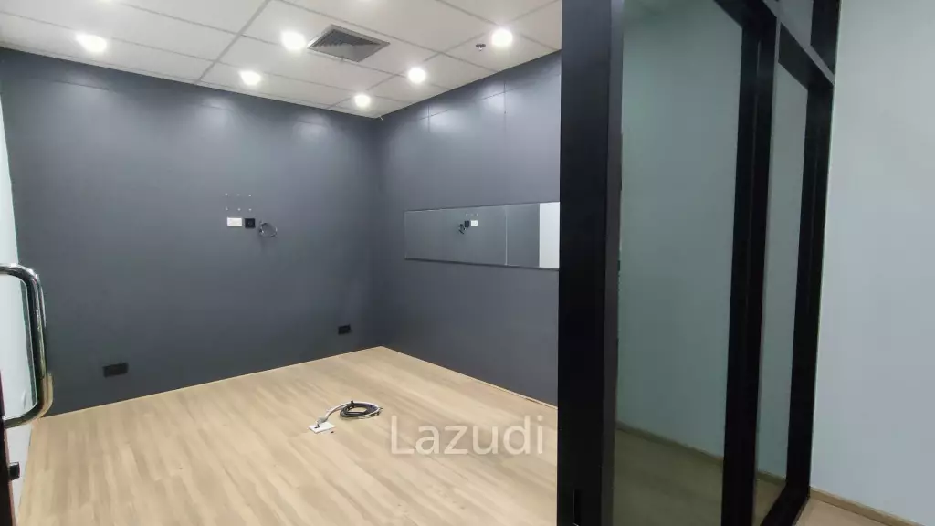 Partially Fitted Office Space for rent in Asoke