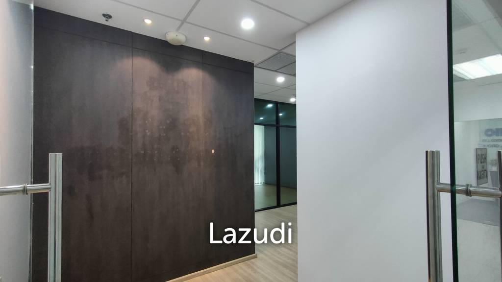Partially Fitted Office Space for rent in Asoke