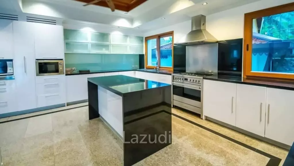 Panoramic Oceanview Thai-Style 13-Bedroom Pool Villa Near Tri Trang Beach, Patong