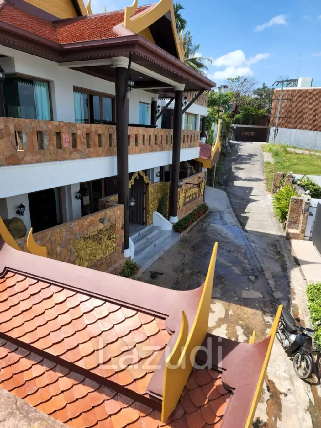 Panoramic Oceanview Thai-Style 13-Bedroom Pool Villa Near Tri Trang Beach, Patong