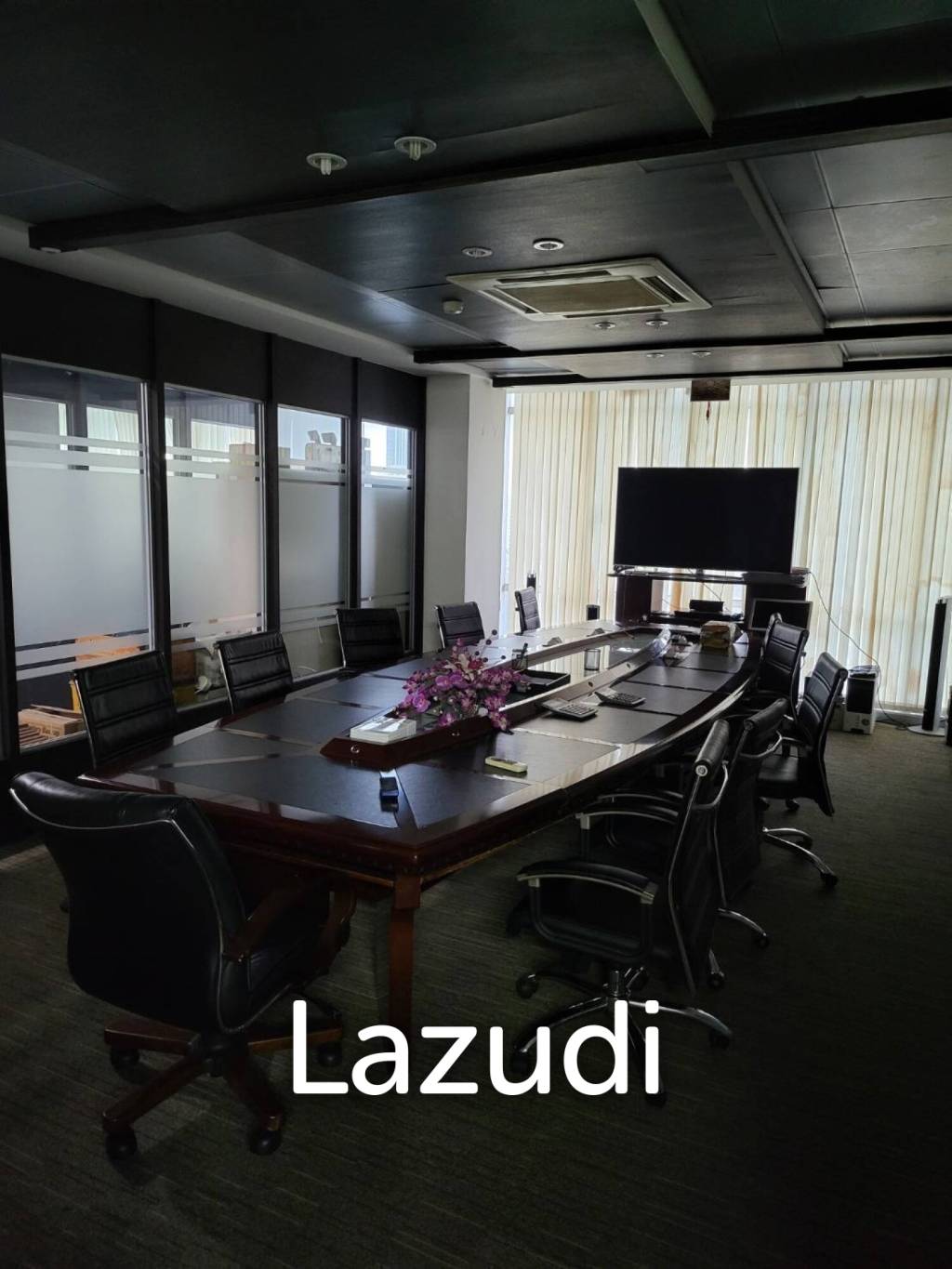 Whole Office Building for sale and rent in Chatuchak