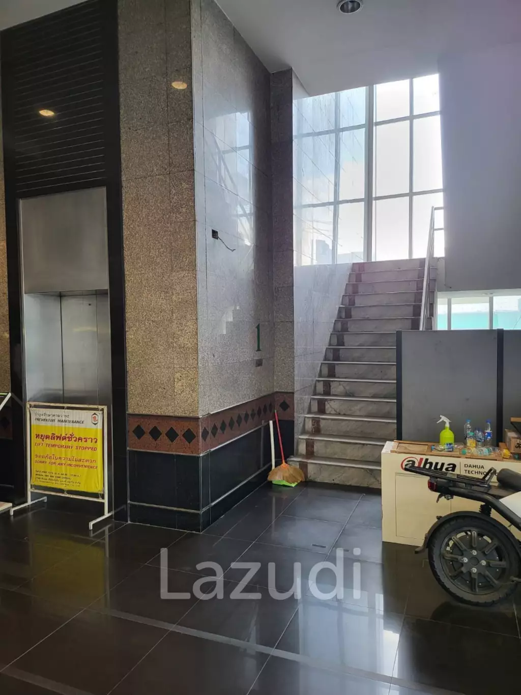 Whole Office Building for sale and rent in Chatuchak