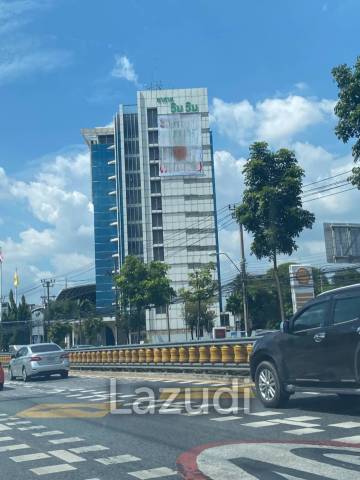 Whole Office Building for sale and rent in Chatuchak