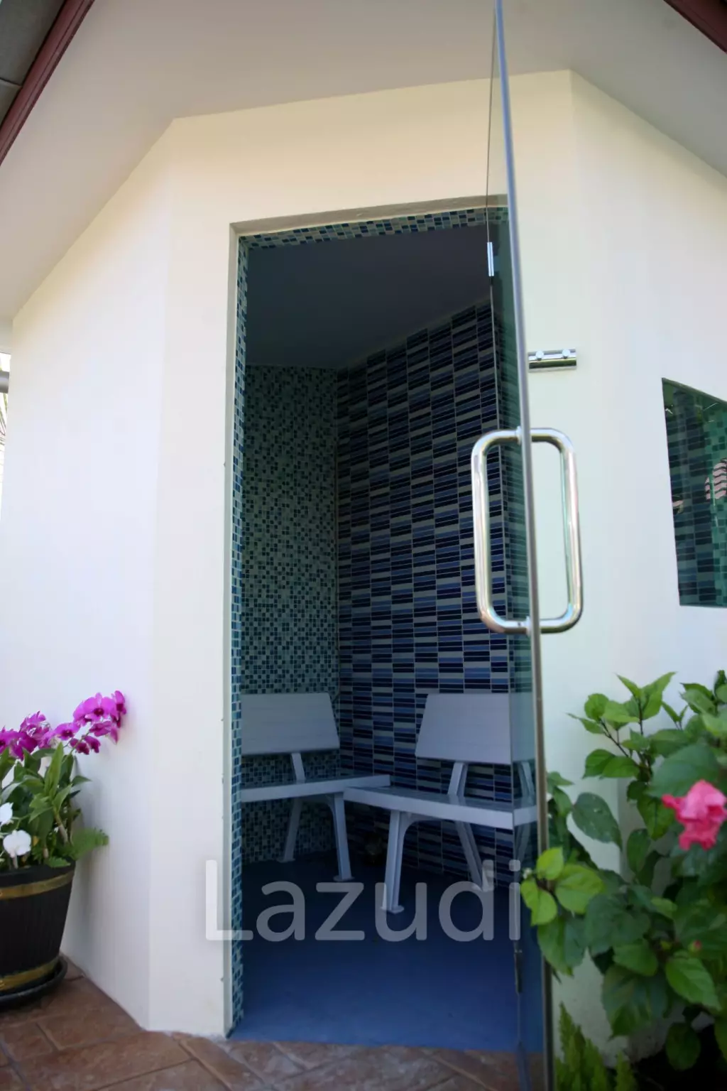 2 Storey 4 Bed  Pool Villa near Town