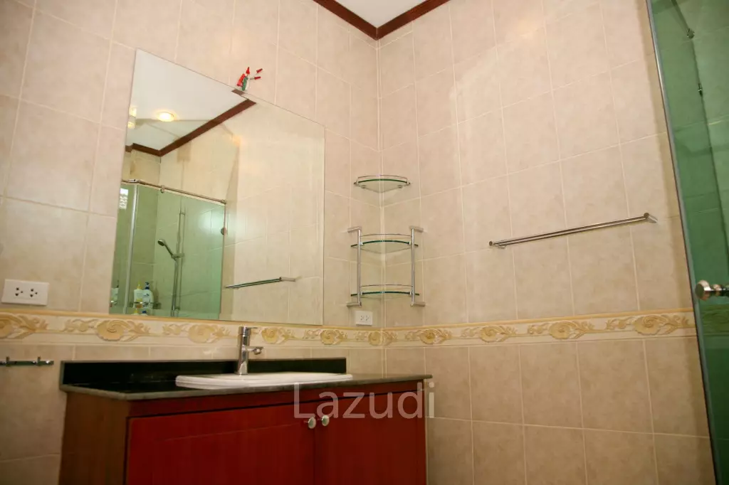 2 Storey 4 Bed  Pool Villa near Town