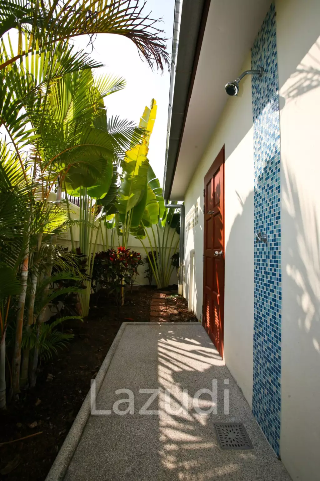 2 Storey 4 Bed  Pool Villa near Town
