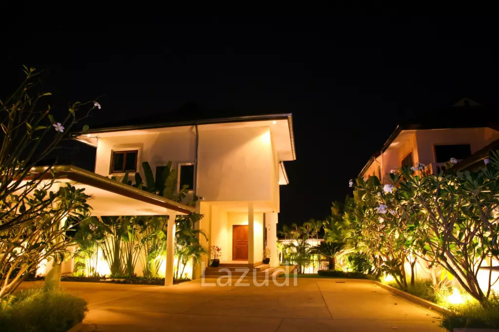 2 Storey 4 Bed  Pool Villa near Town