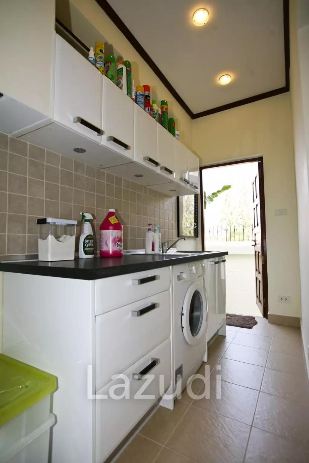 2 Storey 4 Bed  Pool Villa near Town
