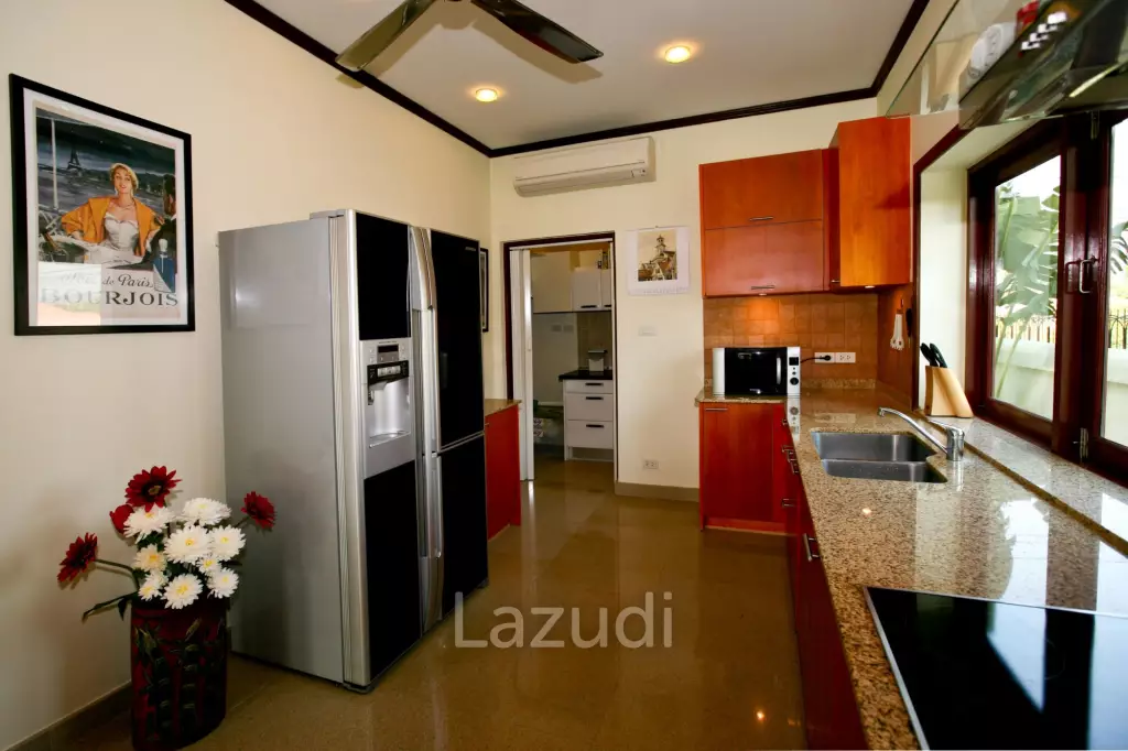 2 Storey 4 Bed  Pool Villa near Town