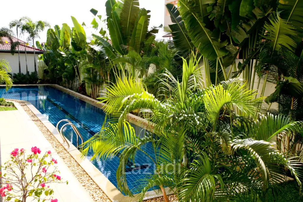 2 Storey 4 Bed  Pool Villa near Town