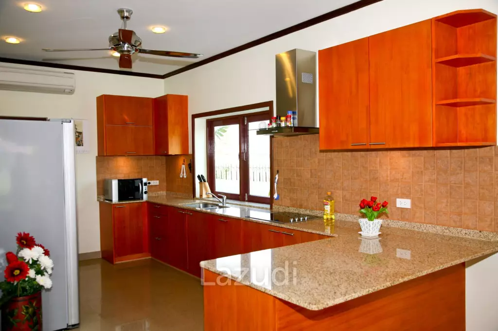 2 Storey 4 Bed  Pool Villa near Town