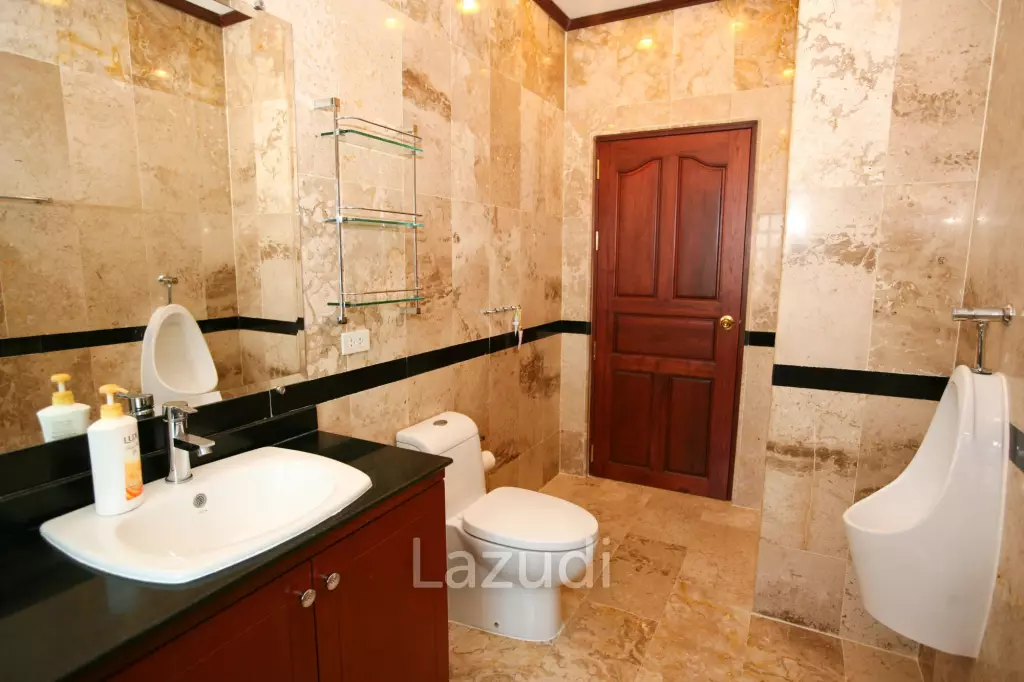 2 Storey 4 Bed  Pool Villa near Town