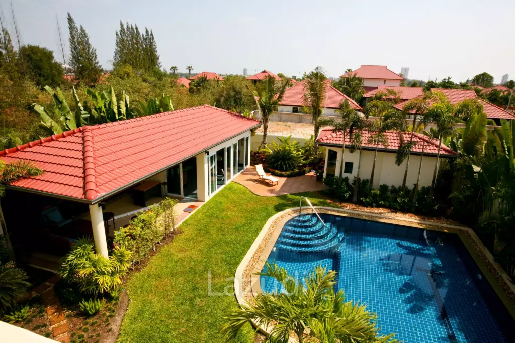 2 Storey 4 Bed  Pool Villa near Town