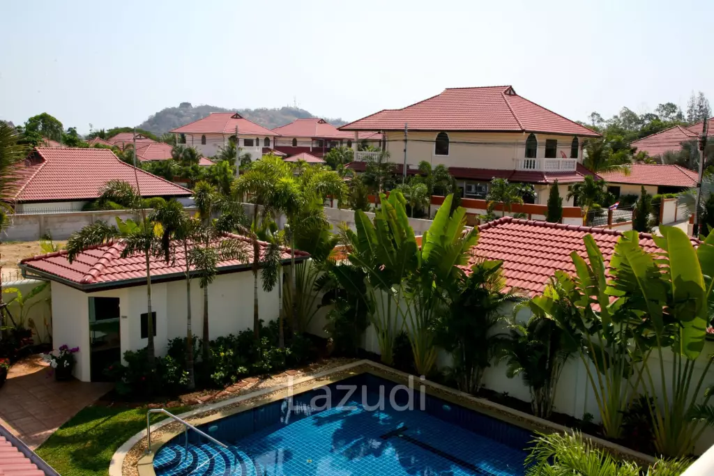 2 Storey 4 Bed  Pool Villa near Town