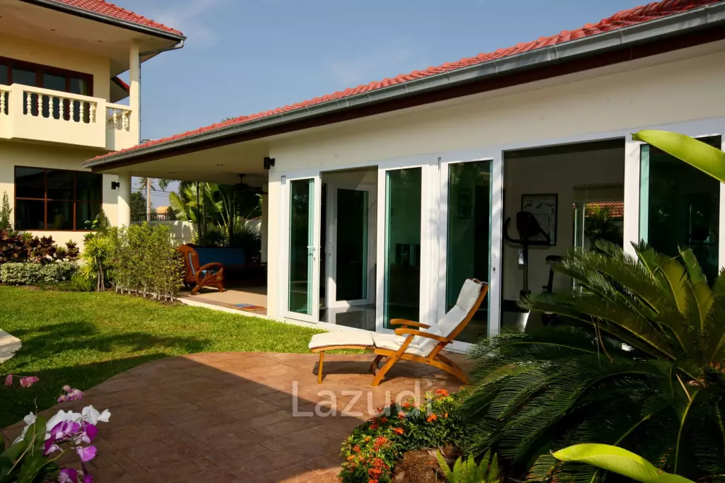 2 Storey 4 Bed  Pool Villa near Town