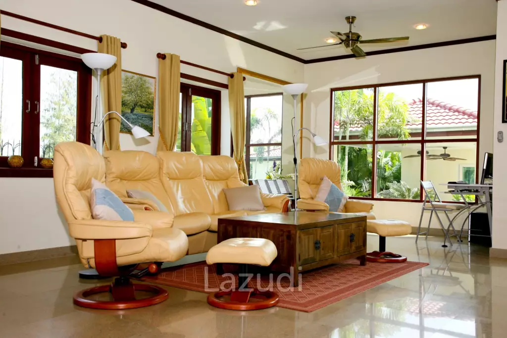 2 Storey 4 Bed  Pool Villa near Town