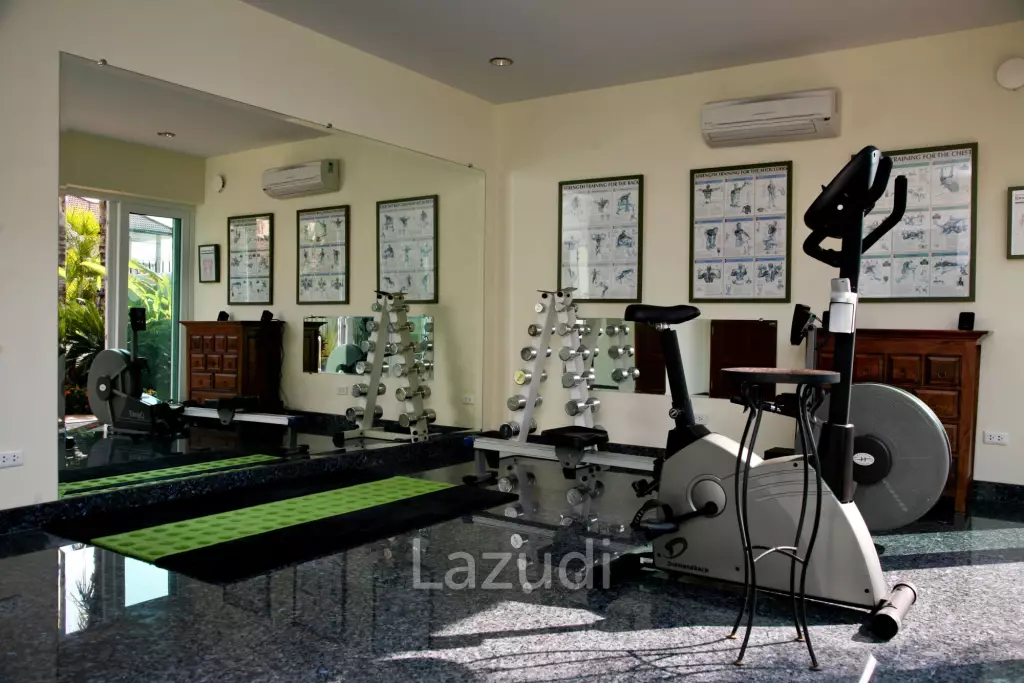 2 Storey 4 Bed  Pool Villa near Town