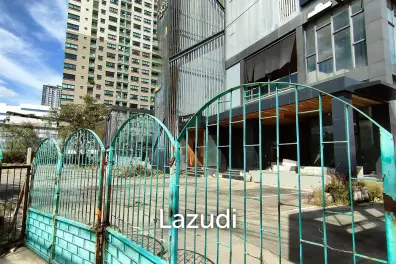 Whole Retail Building for sale in Ratchada-Thaphra