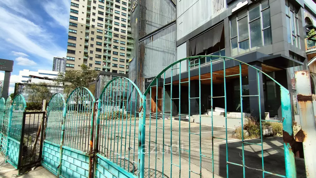 Whole Retail Building for sale in Ratchada-Thaphra