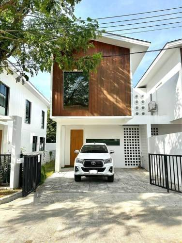 Serene Japanese-Styled 3-Bedroom House in Koh Kaew