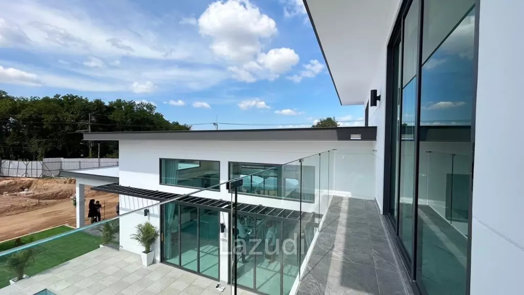 Luxurious 4-Bedroom 407.9 SQ.M Villa in Layan Chak Nok