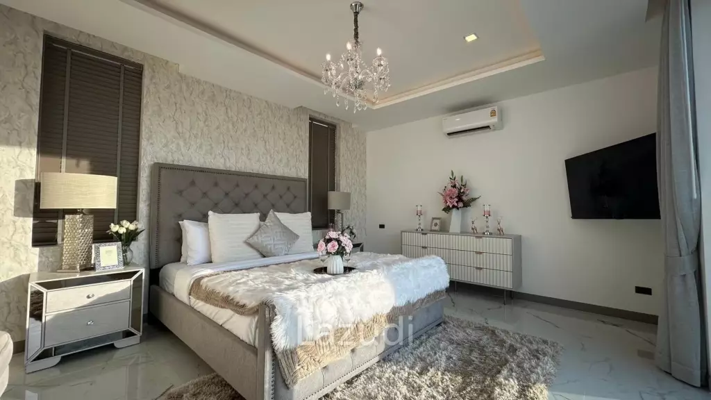 Luxurious 4-Bedroom 407.9 SQ.M Villa in Layan Chak Nok