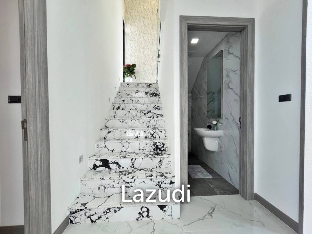 Luxurious 4-Bedroom 407.9 SQ.M Villa in Layan Chak Nok